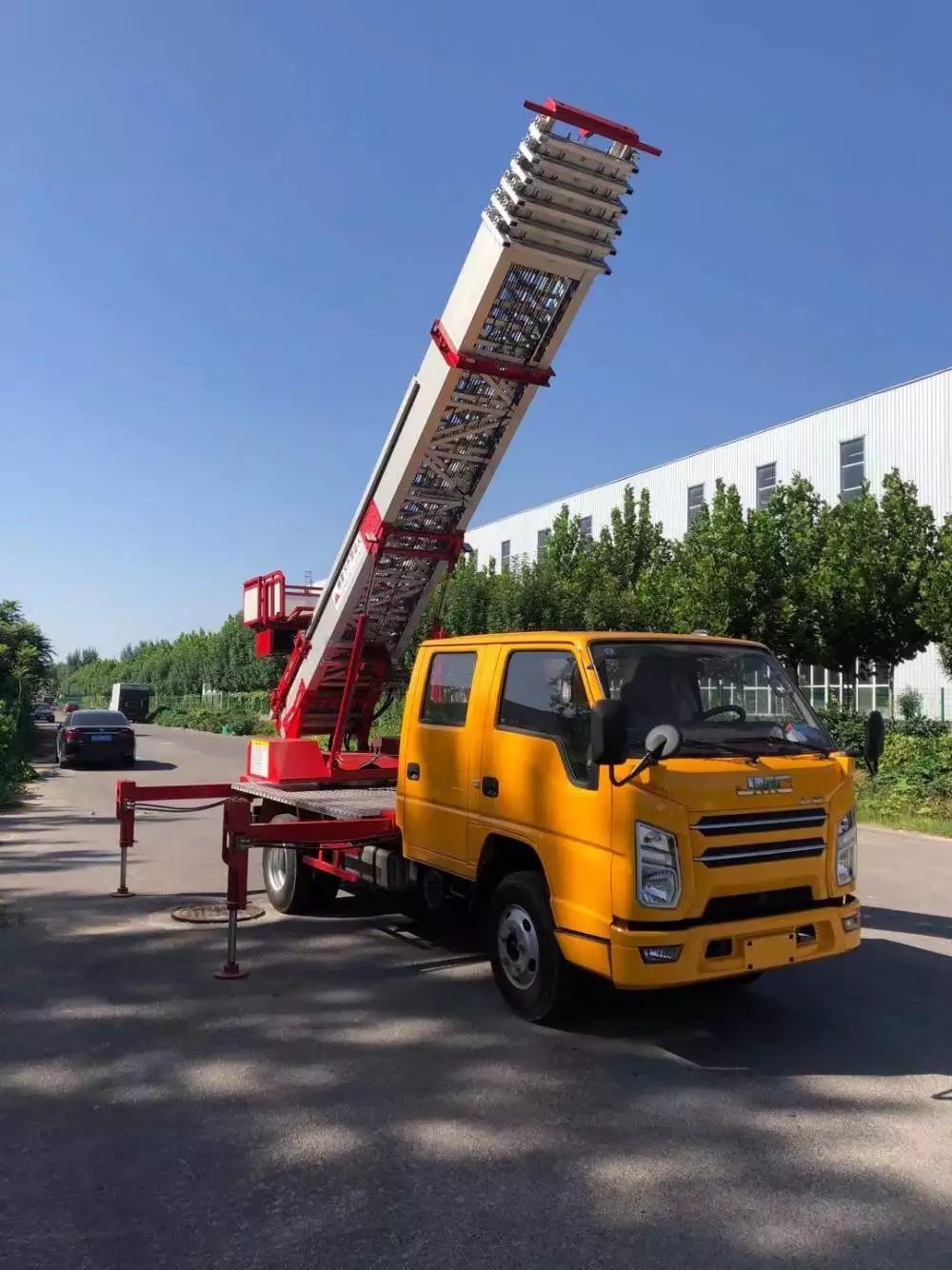 赣州南康附近的云梯车出租服务：轻松解决高空作业需求