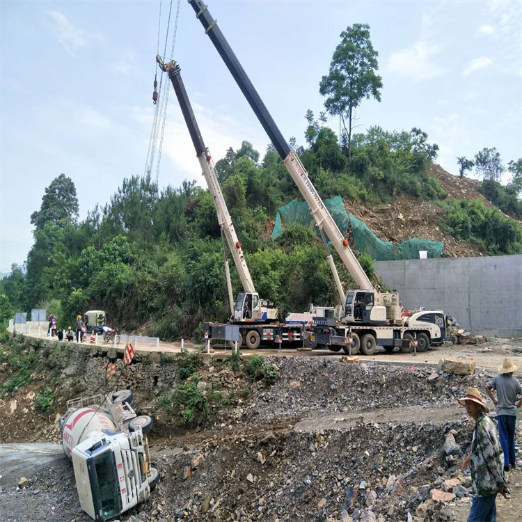 赣州南康汽车掉沟里叫吊车救援要多少钱